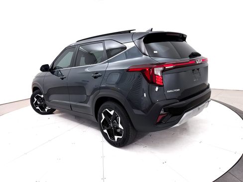 Certified 2024 Kia Seltos EX FWD image 3