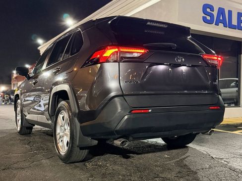 Used 2019 Toyota RAV4 XLE FWD image 6