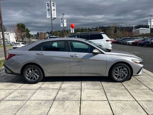 New 2026 Hyundai Elantra Hybrid w/ Cargo Package FWD image 6