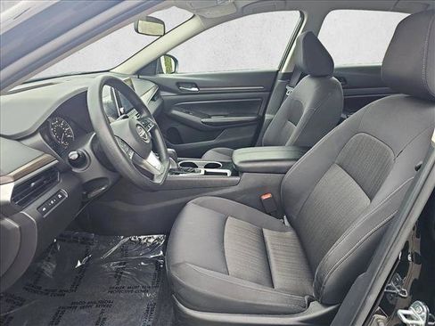 Used 2024 Nissan Altima 2.5 SV FWD image 17