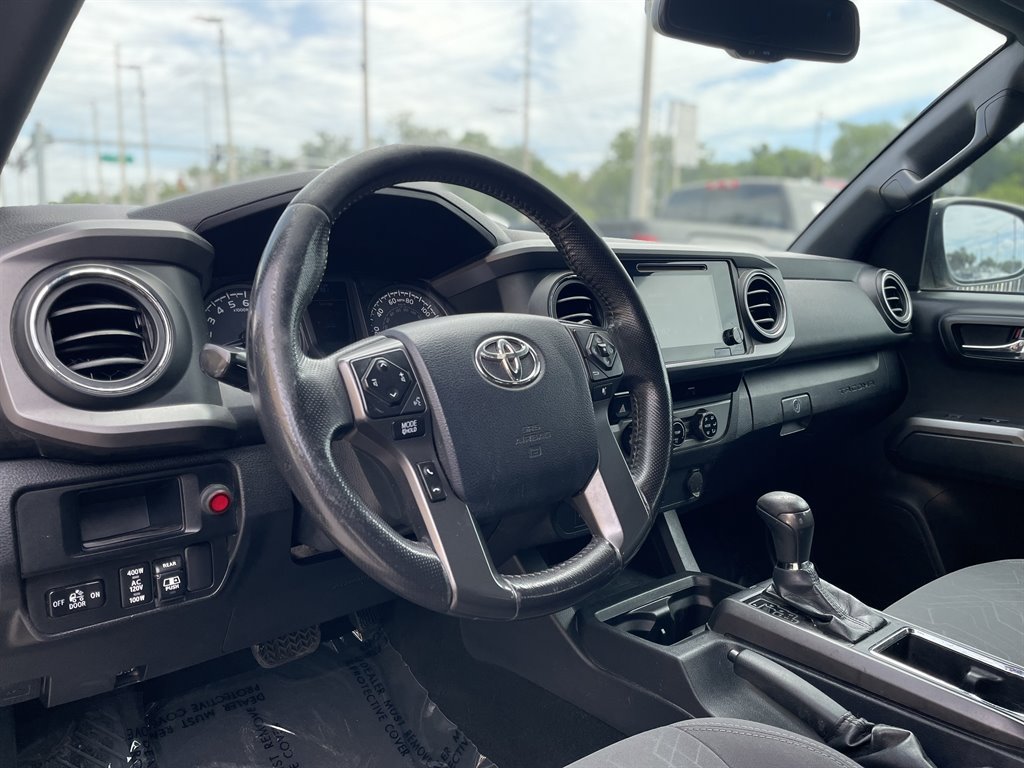 Used 2017 Toyota Tacoma TRD Sport w/ Tow Package RWD image 12