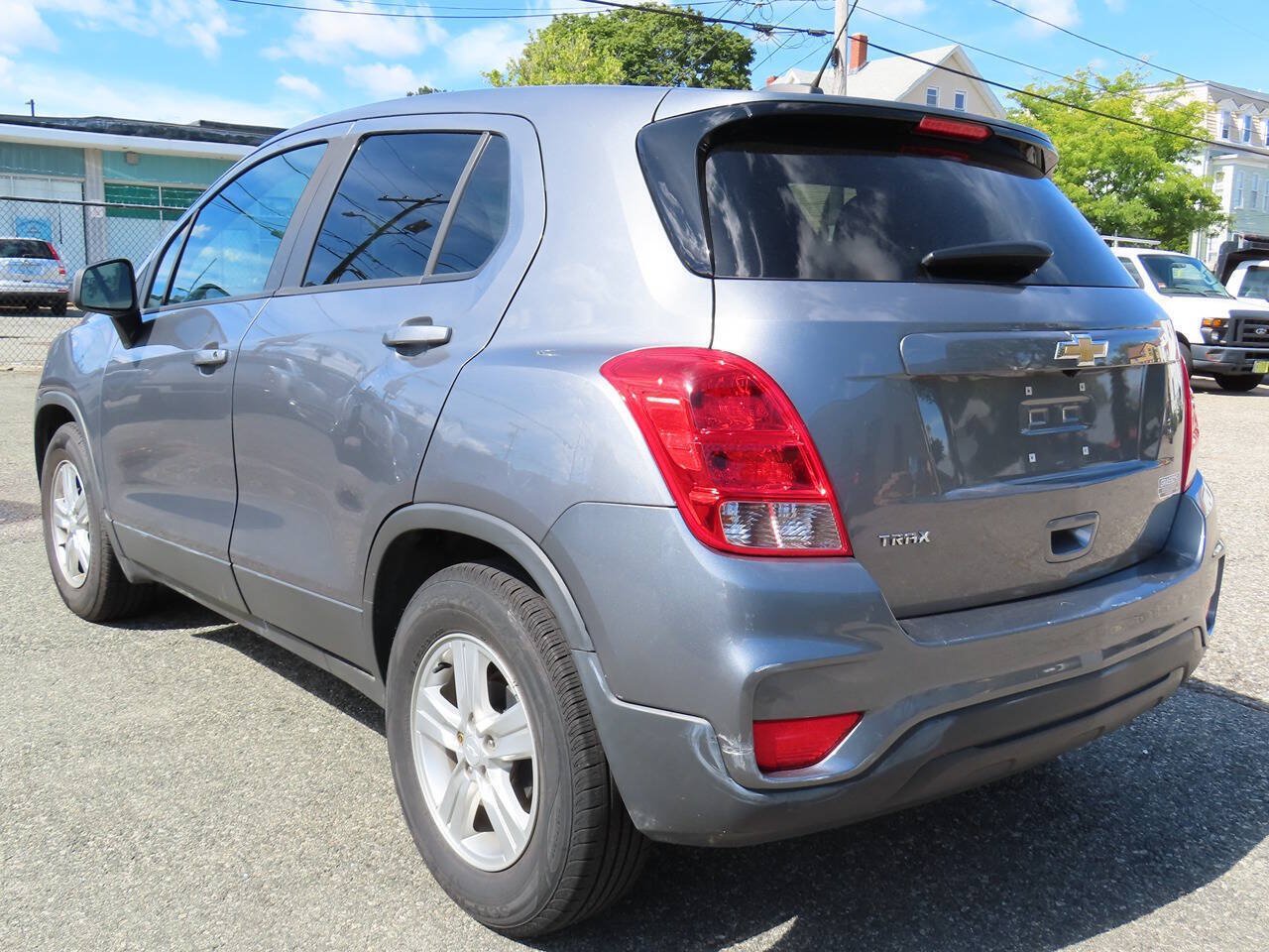 Used 2020 Chevrolet Trax LS w/ Tint and Cruise Package FWD image 4