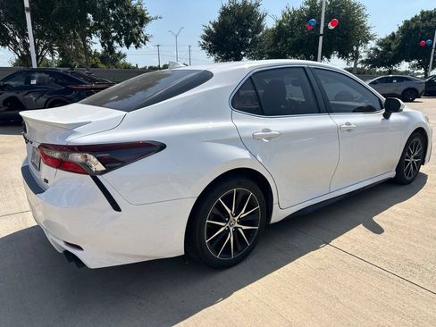 Used 2022 Toyota Camry SE w/ Convenience Package FWD image 6