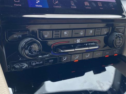 New 2025 Jeep Grand Cherokee Limited w/ Luxury Tech Group II image 23