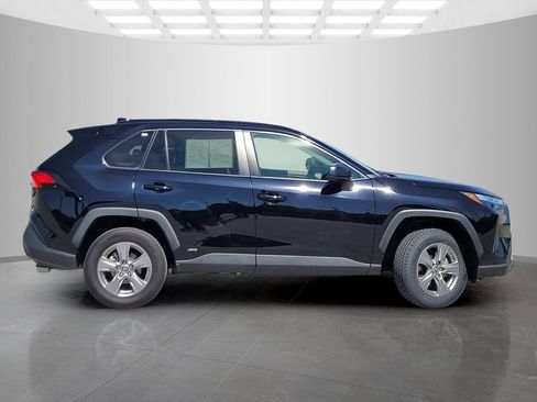 Used 2024 Toyota RAV4 LE AWD/4WD image 3