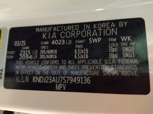 Used 2025 Kia Soul LX FWD image 33