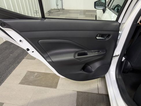 Used 2025 Nissan Versa SV image 8