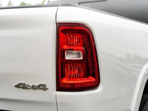 Used 2025 RAM 1500 Laramie AWD/4WD image 15