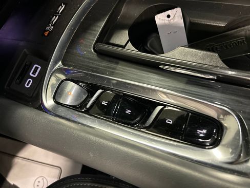 Used 2023 Buick Enclave Essence FWD image 20