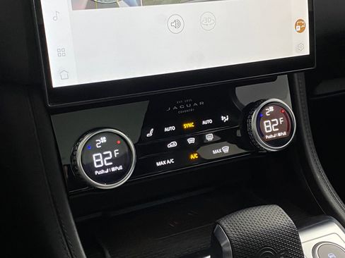 Used 2021 Jaguar F-PACE SVR image 28