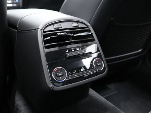 Used 2022 Maserati Quattroporte Trofeo RWD image 59