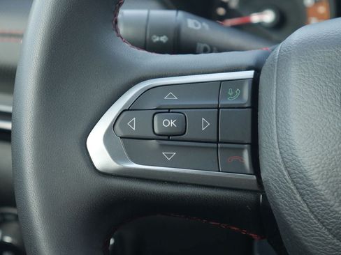 Used 2024 Jeep Compass Trailhawk AWD/4WD image 9