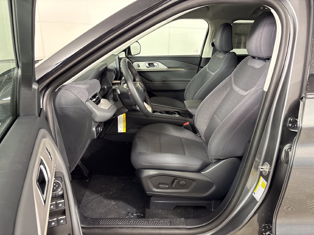 New 2026 Ford Explorer Active RWD image 29