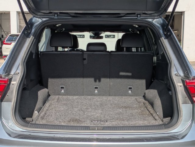 Used 2023 Volkswagen Tiguan SE R-Line AWD/4WD image 22