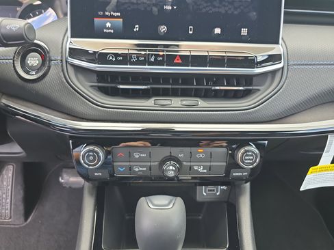 New 2025 Jeep Compass Latitude w/ Altitude Special Edition image 31