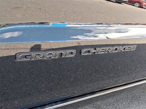 Used 2021 Jeep Grand Cherokee Laredo X image 31