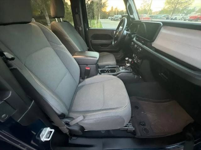 Certified 2025 Jeep Wrangler Sport AWD/4WD image 24