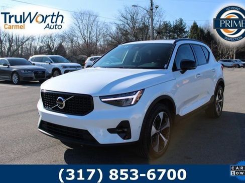 Used 2025 Volvo XC40 B5 Plus image 1