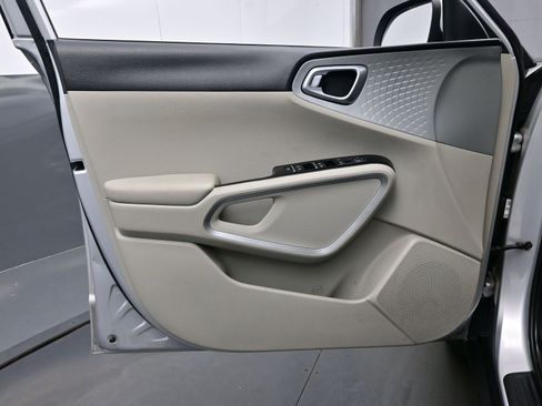 Used 2020 Kia Soul LX image 10