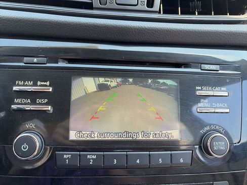 Used 2017 Nissan Rogue SV image 19