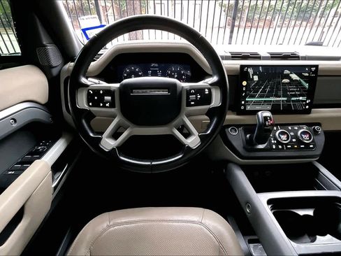 Used 2022 Land Rover Defender 110 SE image 6