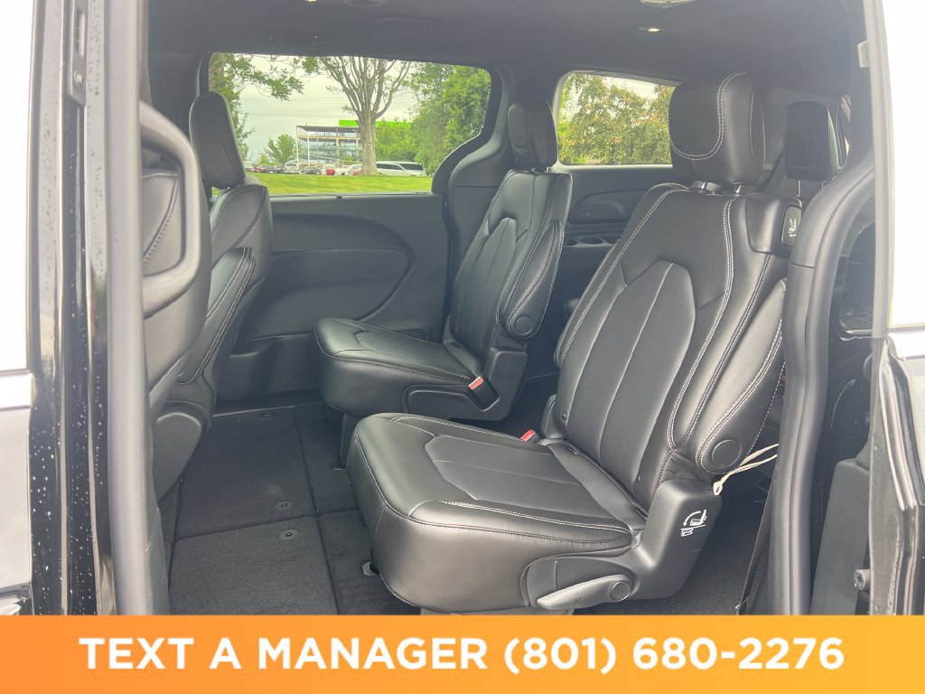 New 2027 Chrysler Pacifica Select w/ Family Tech Group AWD/4WD image 23