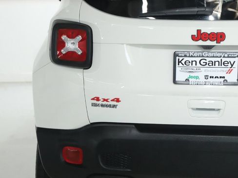 Used 2023 Jeep Renegade Latitude w/ Sun/Sound Group AWD/4WD image 44