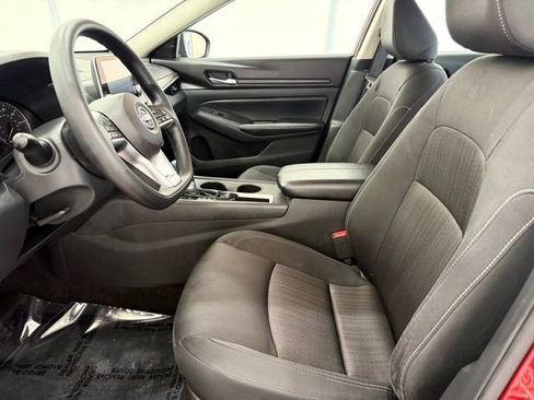Used 2025 Nissan Altima 2.5 SV image 11