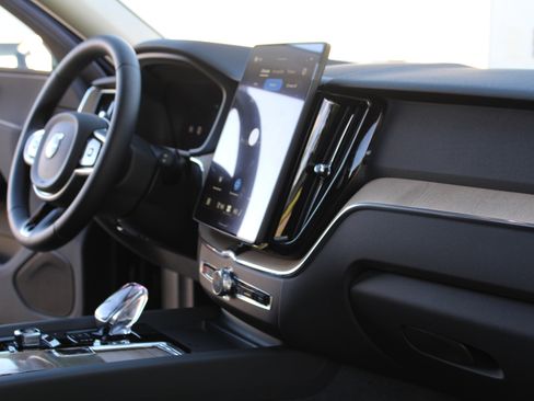 New 2026 Volvo XC60 B5 Plus w/ Protection Package Premier image 45