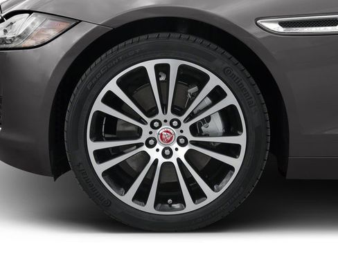 Used 2018 Jaguar XF Prestige AWD/4WD image 11