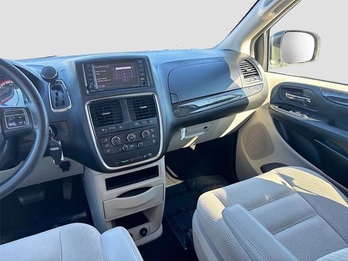 Used 2019 Dodge Grand Caravan SE image 21