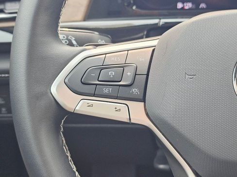 Used 2025 Volkswagen Atlas SE AWD/4WD image 31