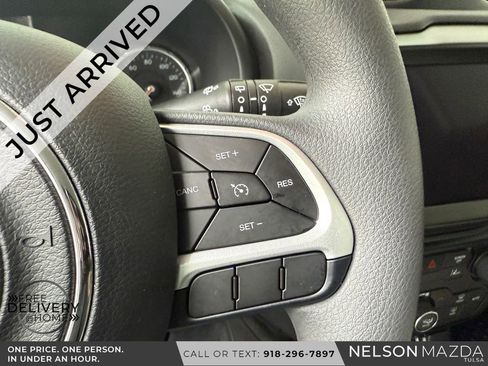 Used 2023 Jeep Renegade Latitude AWD/4WD image 22