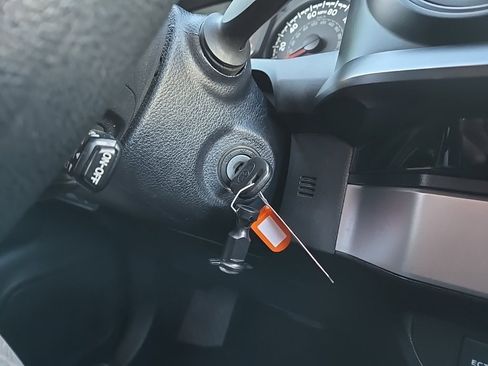 Used 2018 Toyota Tacoma SR image 26