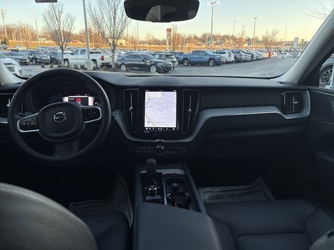 Used 2025 Volvo XC60 B5 Plus image 29
