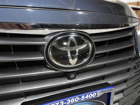 Used 2019 Toyota Avalon Limited image 3