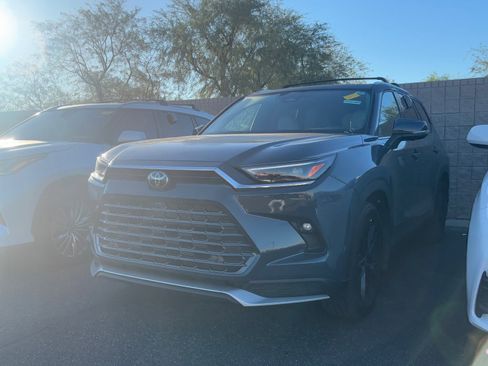 Used 2024 Toyota Grand Highlander AWD Hybrid image 2