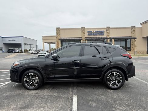Used 2024 Subaru Crosstrek 2.0i Premium w/ Crosstrek Mirror Package image 4