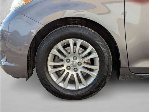 Used 2011 Toyota Sienna XLE w/ Premium Pkg image 26