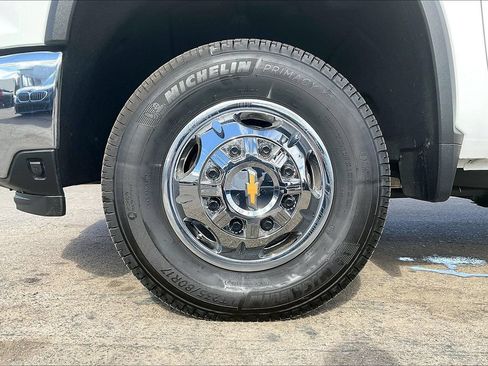 Used 2025 Chevrolet Silverado 3500 LT w/ Safety Package AWD/4WD image 4