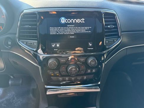 Used 2022 Jeep Grand Cherokee Limited AWD/4WD image 17