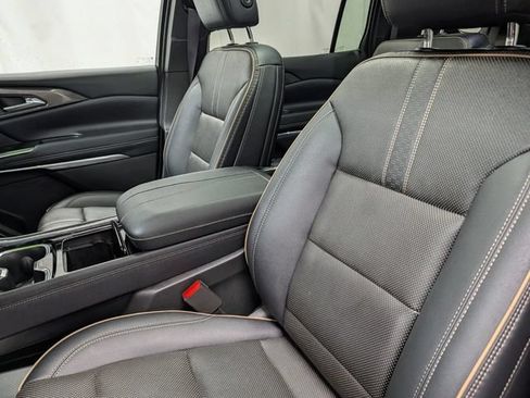 Used 2025 Chevrolet Traverse High Country w/ LPO, Floor Liner Package AWD/4WD image 10
