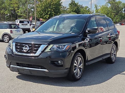 Used 2019 Nissan Pathfinder SL AWD/4WD image 2