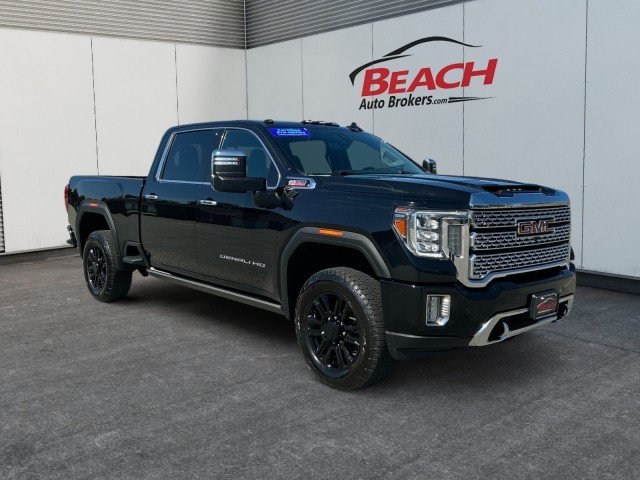 Used 2022 GMC Sierra 2500 Denali w/ Denali Black Diamond Edition AWD/4WD image 3