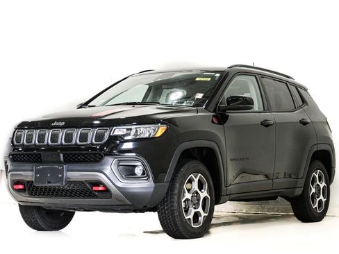 Used 2022 Jeep Compass Trailhawk w/ Sun and Sound Group AWD/4WD image 3