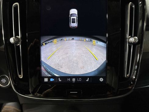 Used 2023 Volvo XC40 B5 Plus image 26