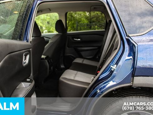 Used 2025 Nissan Rogue SV FWD image 18