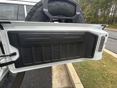 New 2026 Jeep Wrangler Unlimited Rubicon w/ Xtreme 35 Tire Package image 10