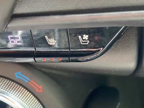Used 2016 Chevrolet Camaro LT RWD image 32