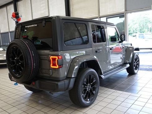 Used 2023 Jeep Wrangler Unlimited Sahara w/ Cold Weather Group AWD/4WD image 18